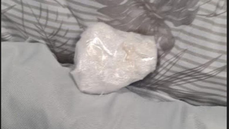 Konfiskohen mbi gjysmë kilogrami kokainë në pikë-kalimin kufitar Merdarë