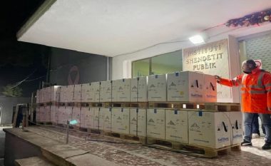 Mbërrijnë në Shqipëri 375 mijë doza të vaksinës Pfizer