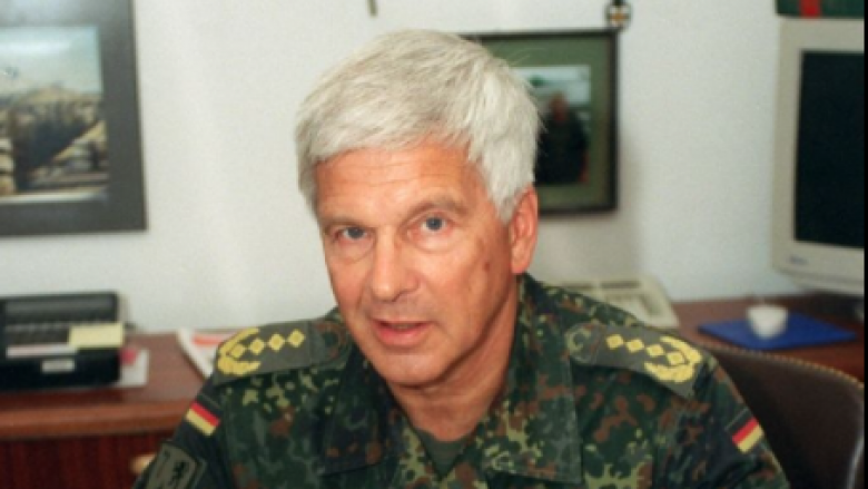 Vdes komandanti i parë i KFOR-it në Kosovë, Klaus Reinhardt - Telegrafi