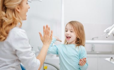 Në këtë mënyrë, fëmija nuk do të ketë frikë nga dentisti