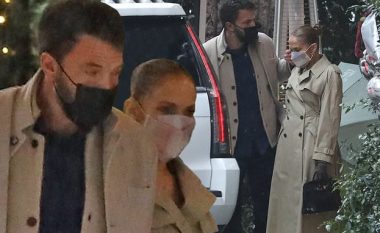 Jennifer Lopez dhe Ben Affleck duken me stil teksa shijojnë fundvitin së bashku