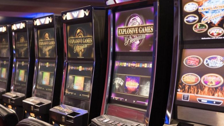 Dogji gjashtë aparate në një kazino në Manastir, paraburgim për 35-vjeçarin