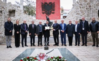 ​Haradinaj pritet me nderime në Lezhë: Qyteti i Skënderbeut përfaqëson vlera të lashta historike