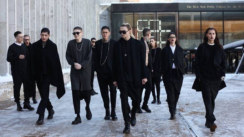 Ekziston një interpretim i veçantë që pak njerëz e dinë: Çfarë do të thotë nëse ju pëlqen të vishni rroba të zeza?