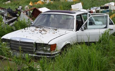 Mercedes W116 “ndizet” pas nëntë vitesh qëndrim