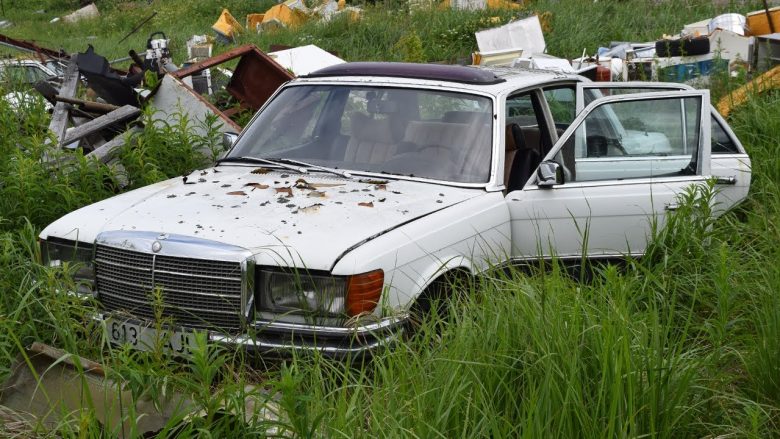 Mercedes W116 “ndizet” pas nëntë vitesh qëndrim