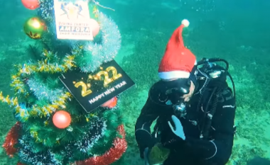 Edhe këtë herë dekorohet pema e Krishtlindjes nën ujë në Ohër