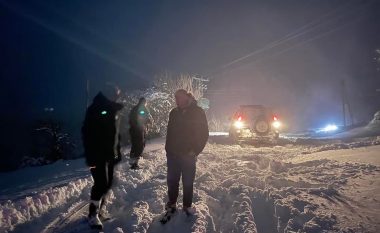 Dy familje ngujohen nga bora në Bjeshkët e Rugovës, policia i evakuon