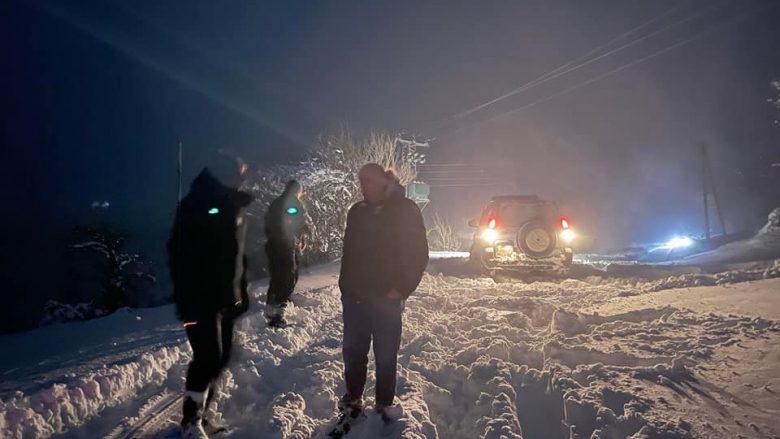 Dy familje ngujohen nga bora në Bjeshkët e Rugovës, policia i evakuon