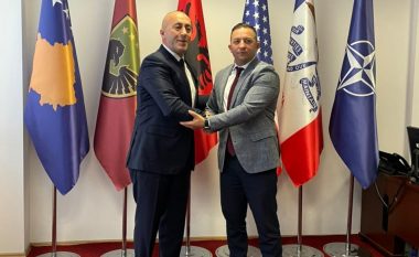 Haradinaj viziton Ministrinë e Mbrojtjes: Ushtria dhe siguria e vendit na bashkojnë