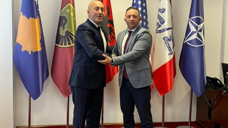 Haradinaj viziton Ministrinë e Mbrojtjes: Ushtria dhe siguria e vendit na bashkojnë