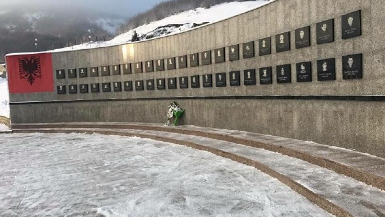 Vulin e quajti “gënjeshtër” masakrën e Reçakut, reagimet ndaj ministrit serb