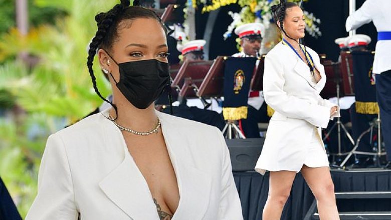 “Kur vendlindja të nderon”, Rihanna duket e mrekullueshme ndërsa pranon medaljen e ‘heroit kombëtar’ në Barbados