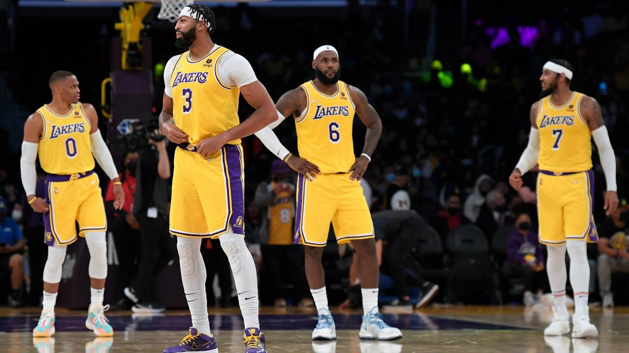 Lakers mposhtin Dallasin pas vazhdimeve, kampioni kthehet te fitoret
