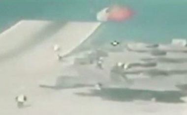 Momenti kur aeroplani F-35 britanik rrëzohet në det nga një aeroplanmbajtëse