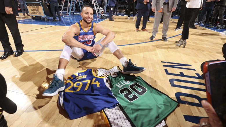 Pasi theu rekordin e madh, NBA zgjedh 10 tre pikëshat më të mirë që i ka shënuar Curry deri më tani në karrierë