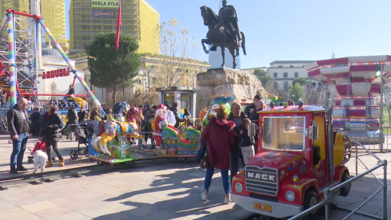 Tirana feston nën masa minimale të mbrojtjes ndaj Pandemisë COVID-19