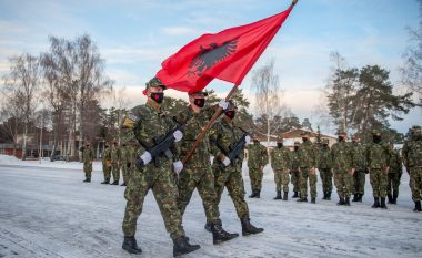 Ushtria shqiptare merr komandën e forcave të NATO-s në kufi me Rusinë