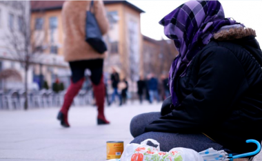 Gati gjysma e shqiptarëve rrezikojnë të bien në varfëri në vitin 2023
