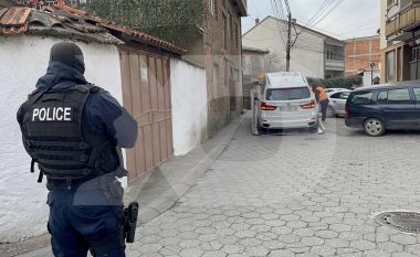 Aksion i Njësisë Speciale në Prizren, arrestohen disa persona të dyshuar për fajde, konfiskohen edhe vetura