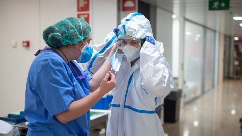 Punonjësi portugez i spitalit rezulton pozitiv me variantin Omicron, spitali mbyll shërbimet