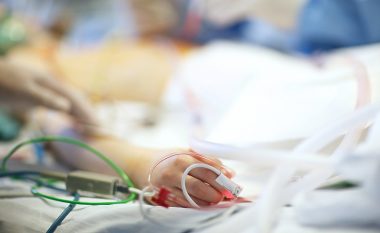 Nuk u vaksinua kundër COVID-19, spitali i Bostonit refuzon pacientin që ka nevojë për transplantimin e zemrës