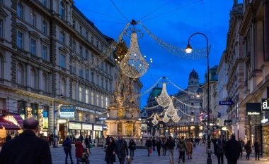 Austria heq “lockdownin” për personat e pavaksinuar