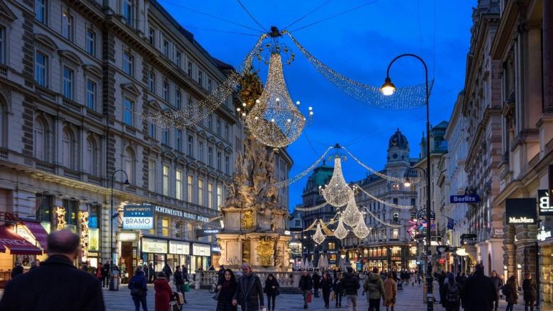 Austria heq “lockdownin” për personat e pavaksinuar