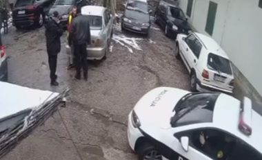 U filmua duke rrahur punonjësin e një parkingu privat, kërkohet suspendimi i zëvendëskomandantit të njësisë speciale në Sarajevë