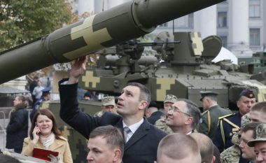 Vitaly Klitschko: Nëse Rusia sulmon Ukrainën, do të marr mitralozin dhe të nisem në luftë