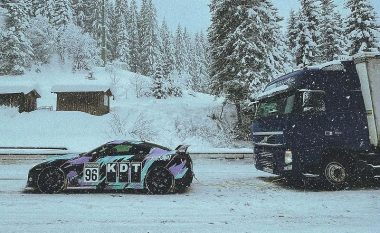 Shoferi i veturës së modifikuar Nissan GT-R, ndihmon shoferin e kamionit nga Bosnja – e tërheq nëpër rrugët me borë e akull të Tirolit