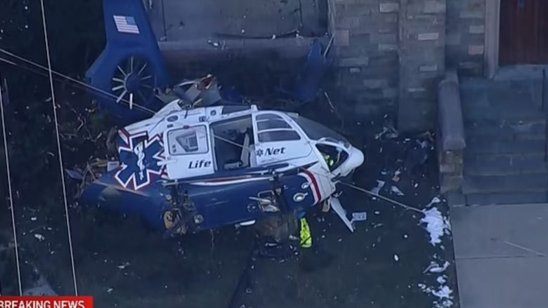 Rrëzohet një helikopter i spitalit në Philadelphia, lëndohen disa persona – madje një ngec në fluturake