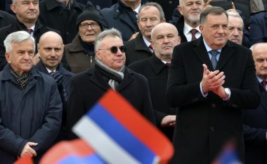 Serbët e Bosnjës zhvillojnë festë nacionaliste pavarësisht ndalimit dhe sanksioneve