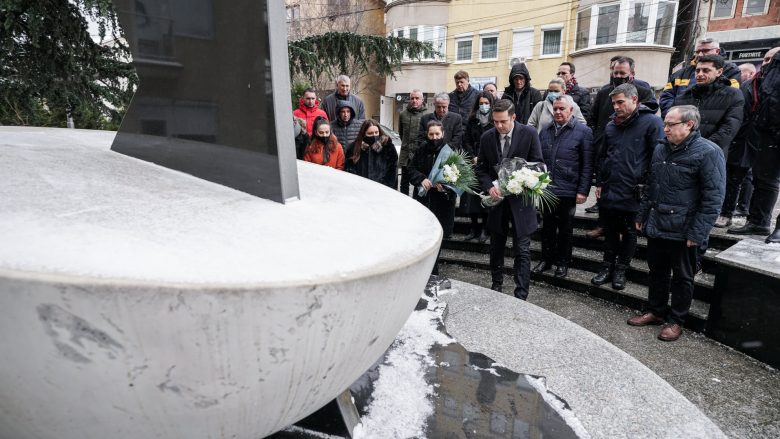 Abdixhiku nderon Enver Malokun: Ishte patriot, duam zbardhjen e vrasjes së tij