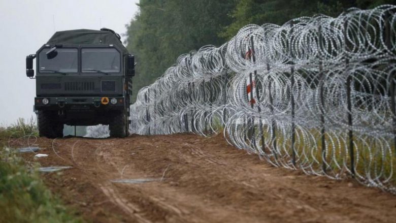 Polonia nis ndërtimin e gardhit kufitar me Bjellorusinë, do të kushtojë rreth 350 milionë euro