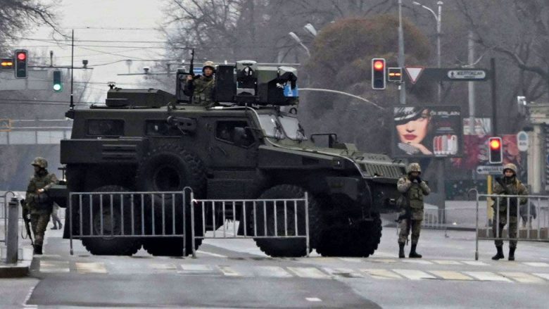 Policia dhe ushtria kazake urdhërohen të gjuajnë pa paralajmërim në drejtim të protestuesve