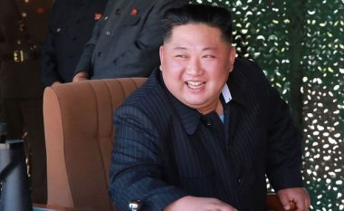 Pse Kim Jong-un merr tualetin e tij kudo që shkon?