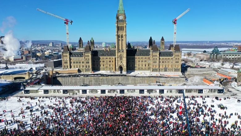 Si pasojë e protestave të shoferëve të kamionëve, kryeministri kanadez largohet nga shtëpia – e vendosin në një lokacion tjetër