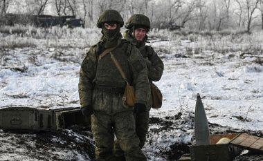 Pas paralajmërimeve të Bidenit, Rusia thotë se nuk dëshiron luftë në Ukrainë - por vazhdon të dërgojë trupa në kufi