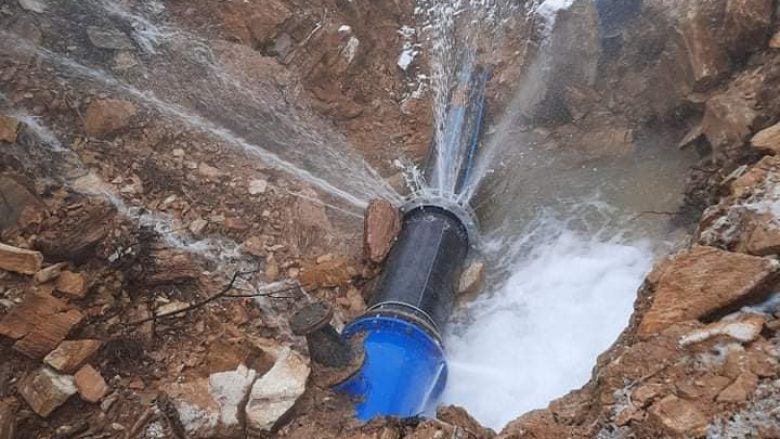 Kufizimet në furnizimin me ujë në Tetovë zgjasin në periudhë prej pesë orësh