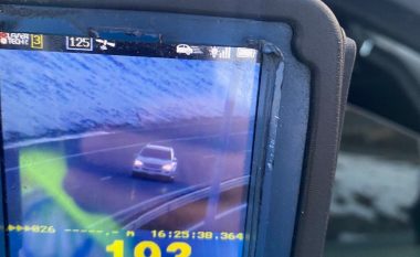 Voziti 193 km/h, Policia dënon shoferin me 300 euro, 3 pikë negative dhe 3 muaj ndalim vozitje