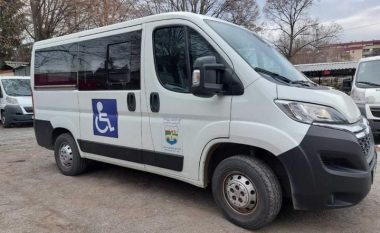 Bashkia e Shkupit siguron transport të organizuar për nxënësit dhe studentët me aftësi të kufizuara deri në shkolla dhe fakultete