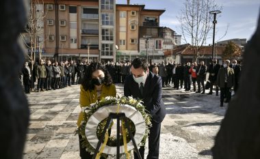 Osmani e Kurti nderojnë heroin Zahir Pajaziti me shokë, i quajnë luftëtarë të paepur për liri e pavarësi