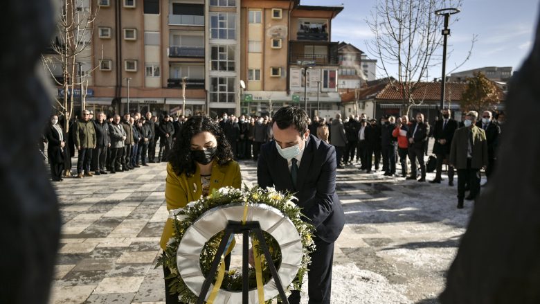 Osmani e Kurti nderojnë heroin Zahir Pajaziti me shokë, i quajnë luftëtarë të paepur për liri e pavarësi