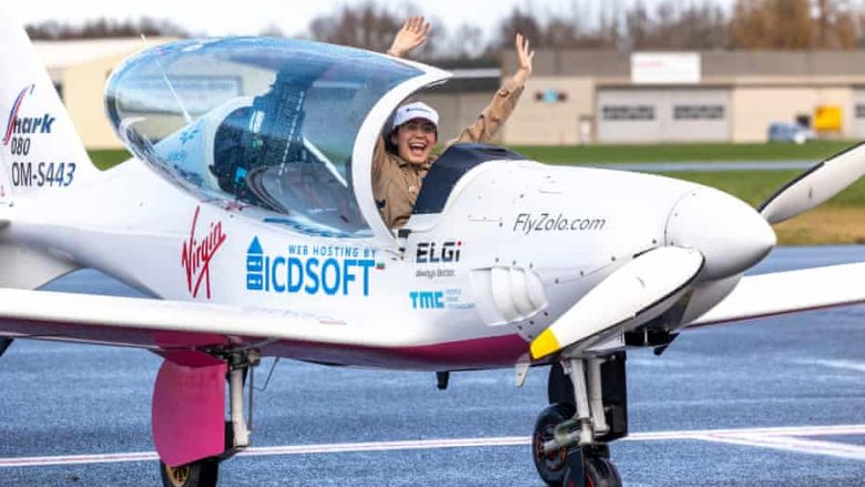 Pilotja adoleshente zbret në Belgjikë pas një udhëtimi rekord me aeroplan nëpër botë