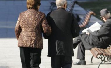 Të moshuarit e vetmuar në Kombinat të Tiranës