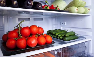 Eksperti tregon pse nuk duhet t'i ruani kurrë domatet në frigorifer