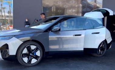 BMW prezanton makinën që ndryshon ngjyrën me shtypjen e një butoni