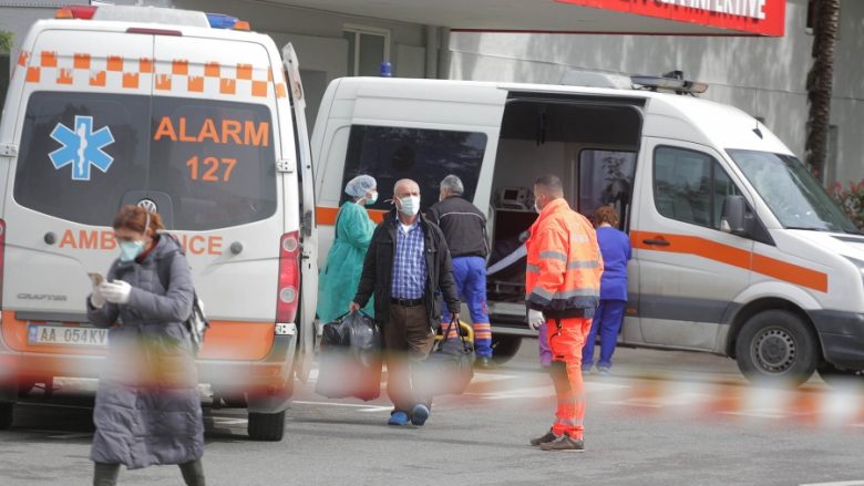 Këputet ashensori në spitalin “Nënë Tereza” në Tiranë, plagosen dy persona