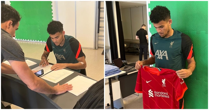 Bëhen virale fotografitë e Luis Diaz duke nënshkruar kontratën me Liverpoolin dhe duke pozuar me fanellën e Reds